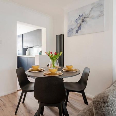 Modern 2 Bed House In Rainham, Kent - Central Location Rainham  Exterior foto