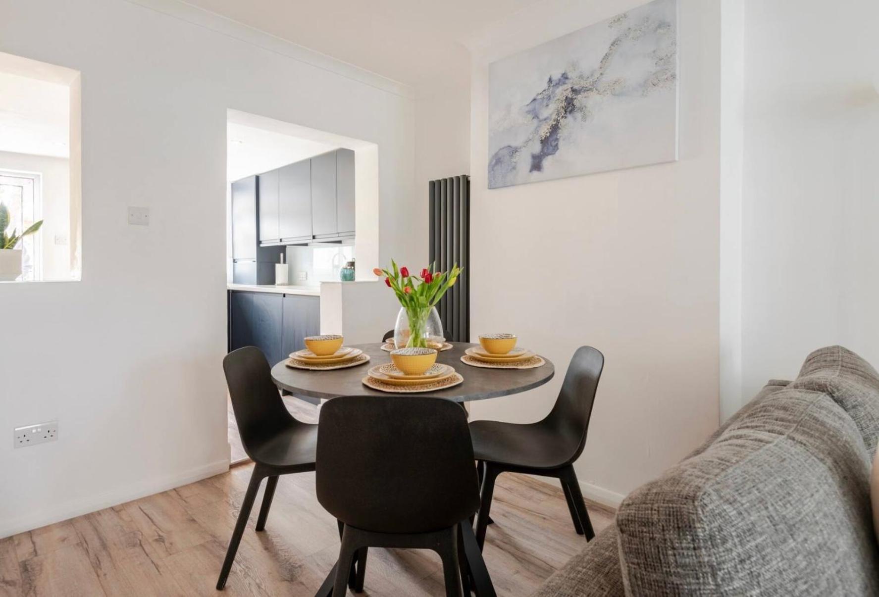 Modern 2 Bed House In Rainham, Kent - Central Location Rainham  Exterior foto